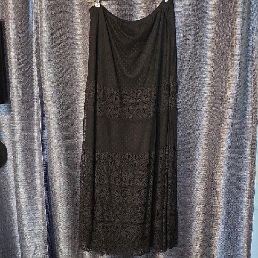 Apostrophe Elegant Black Lace Women's Skirt